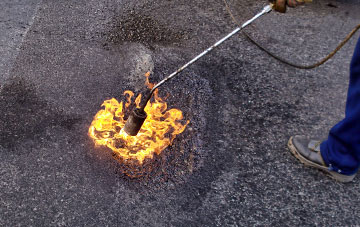 Ty Isaf flat roofing repairs